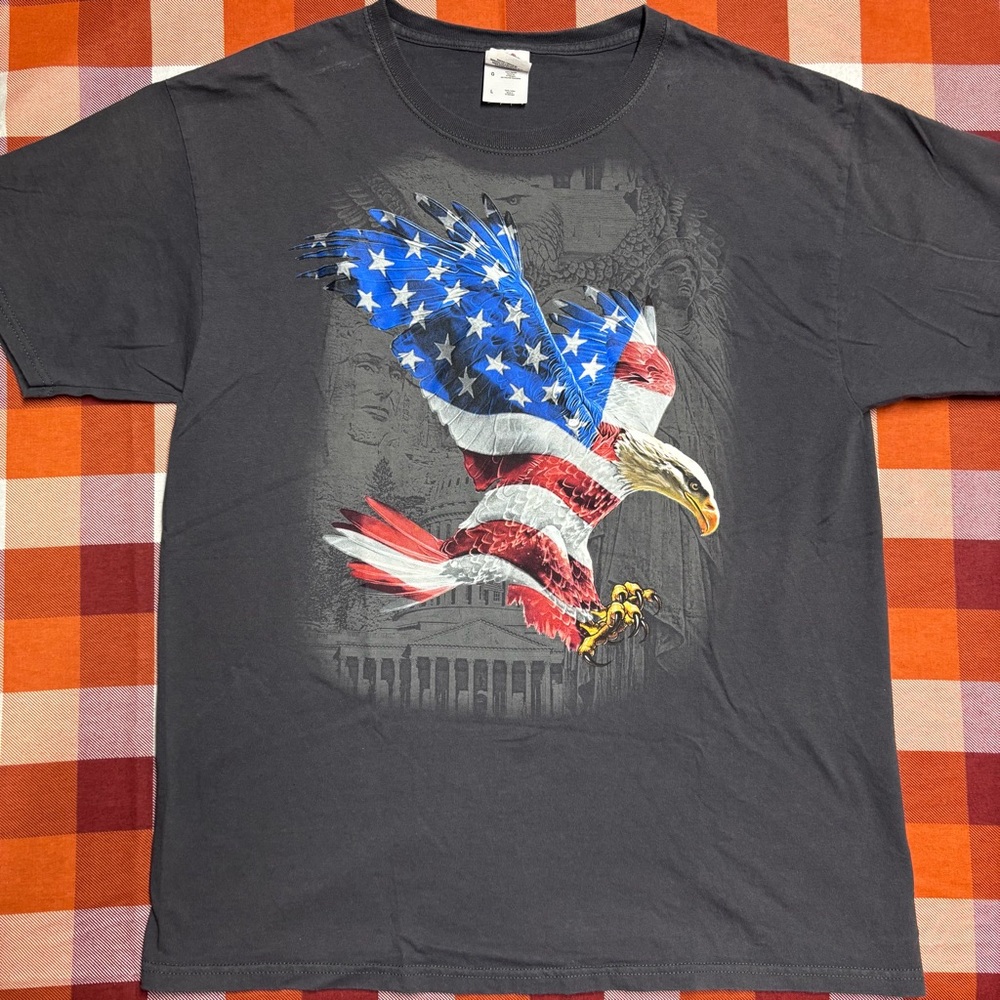 Vintage Black American Flag Eagle Graphic Tee - Patriotic USA Shirt